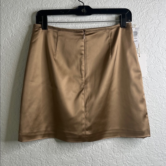 NWT WILFRED Aritzia Tavern Gold Camel Satin Mini Skirt Size 8 - Picture 6 of 8